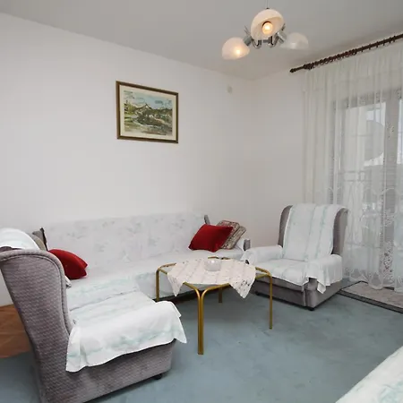 With Parking Space - 7681 Pula