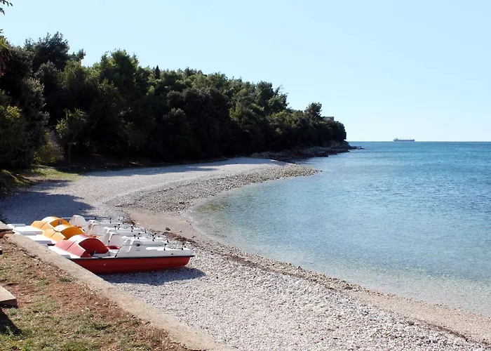 With Parking Space - 7681 Pula