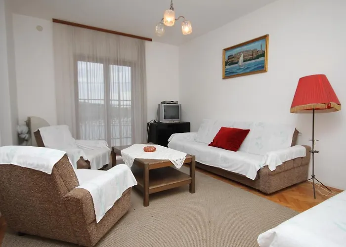 Appartement With Parking Space - 7681 *