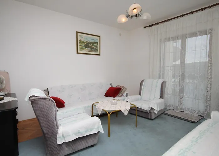 With Parking Space - 7681 Pula