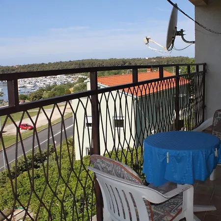 Apartment With Parking Space - 7681 *