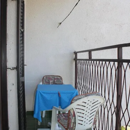 With Parking Space - 7681 Pula