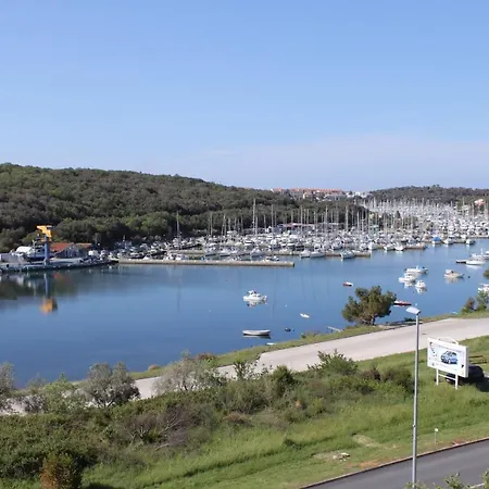 With Parking Space - 7681 * Pula