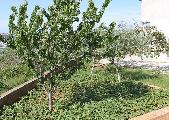 With Parking Space - 7681 Pula