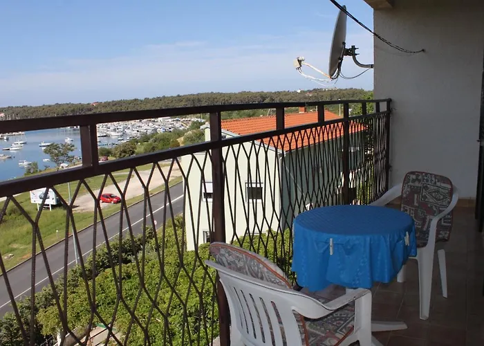 Apartment With Parking Space - 7681 *